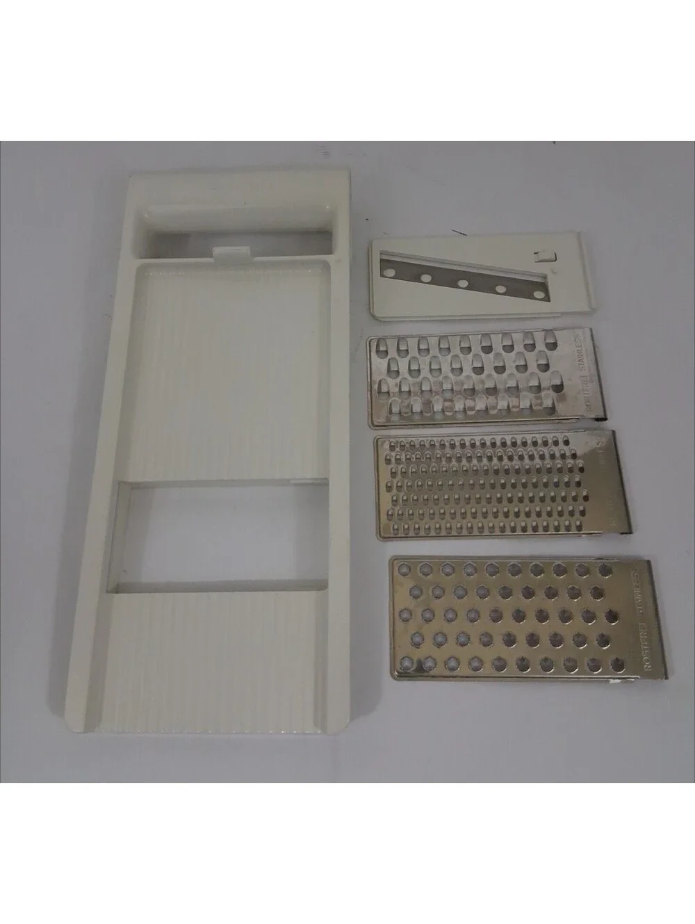 PAMPERED Chef LEIFHEIT Design Slany with 1 Blade/3 Graters  White Holds 4